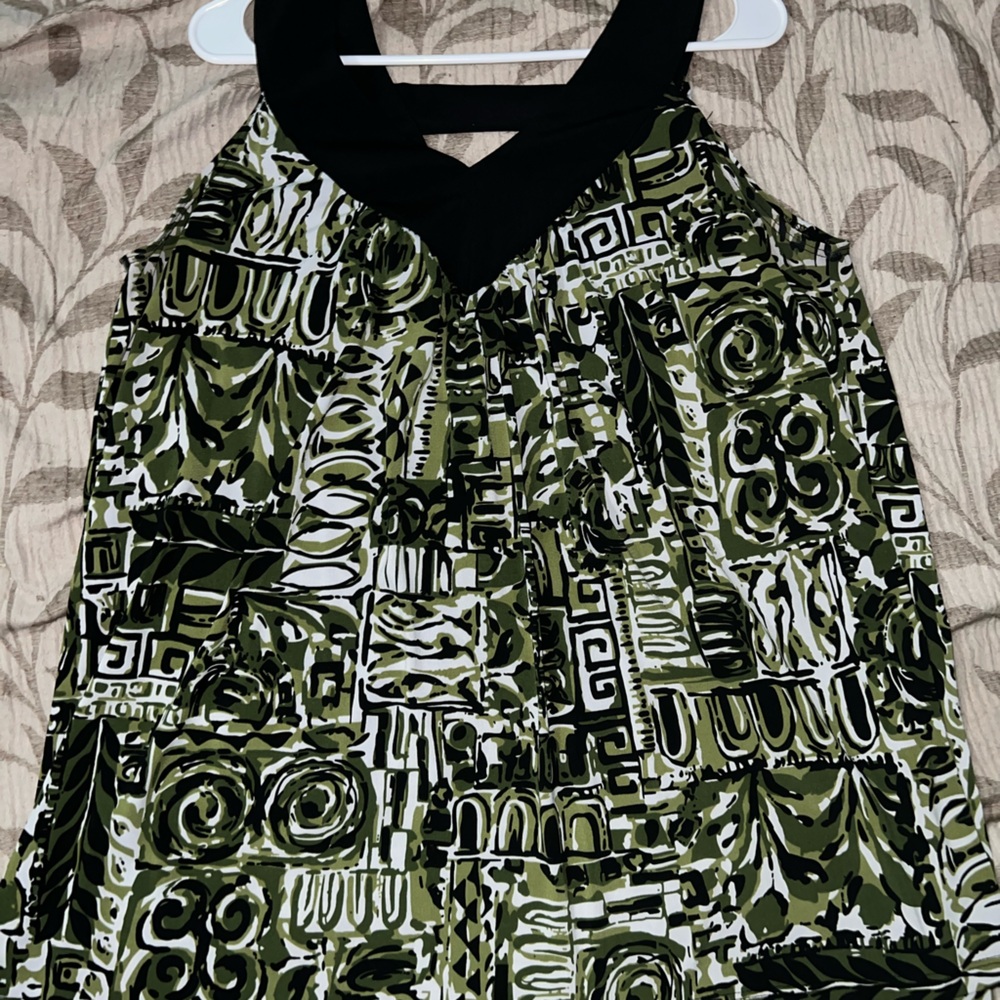 Sleeveless women’s blouse